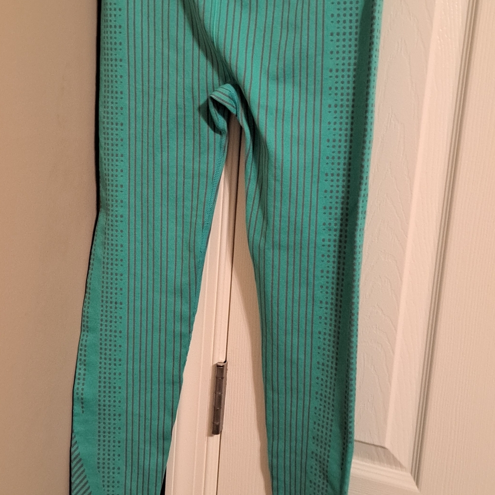 Fabletics Teal Striped High-Waisted Leggings NWOT Inseam approx 26.5 in - Picture 4 of 8